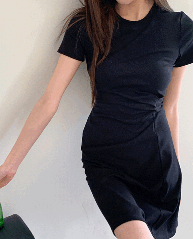 여자 허리 꼬임 포인트 심플 블랙 미니 원피스 드레스